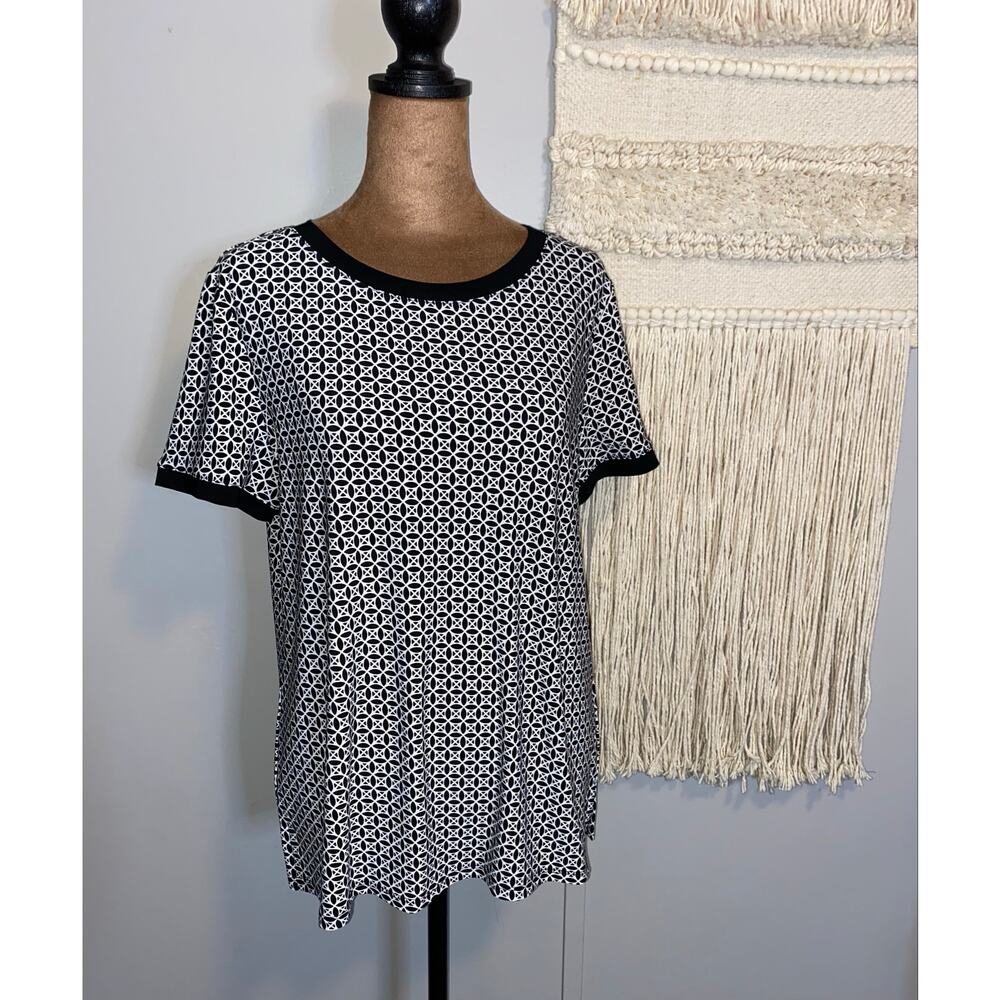 Anne Klein Black White Geometric Print Top M NWT Gold Button Back Stretch Blouse